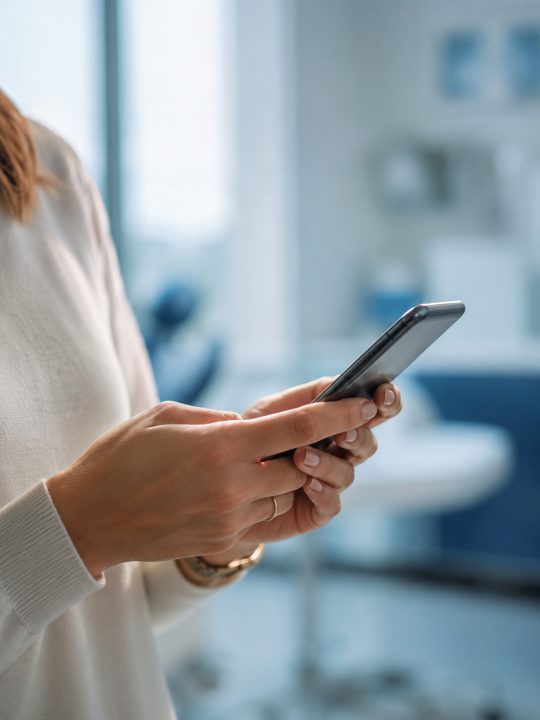 Paciente agendando una cita por WhatsApp con Doctor IA